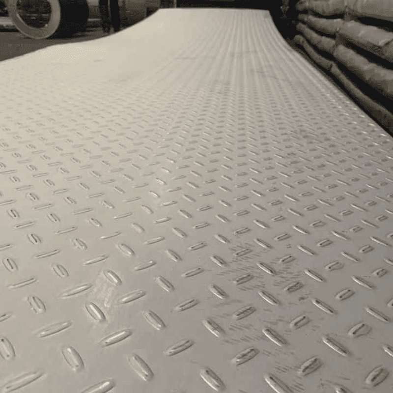 Лист стальной рифленый